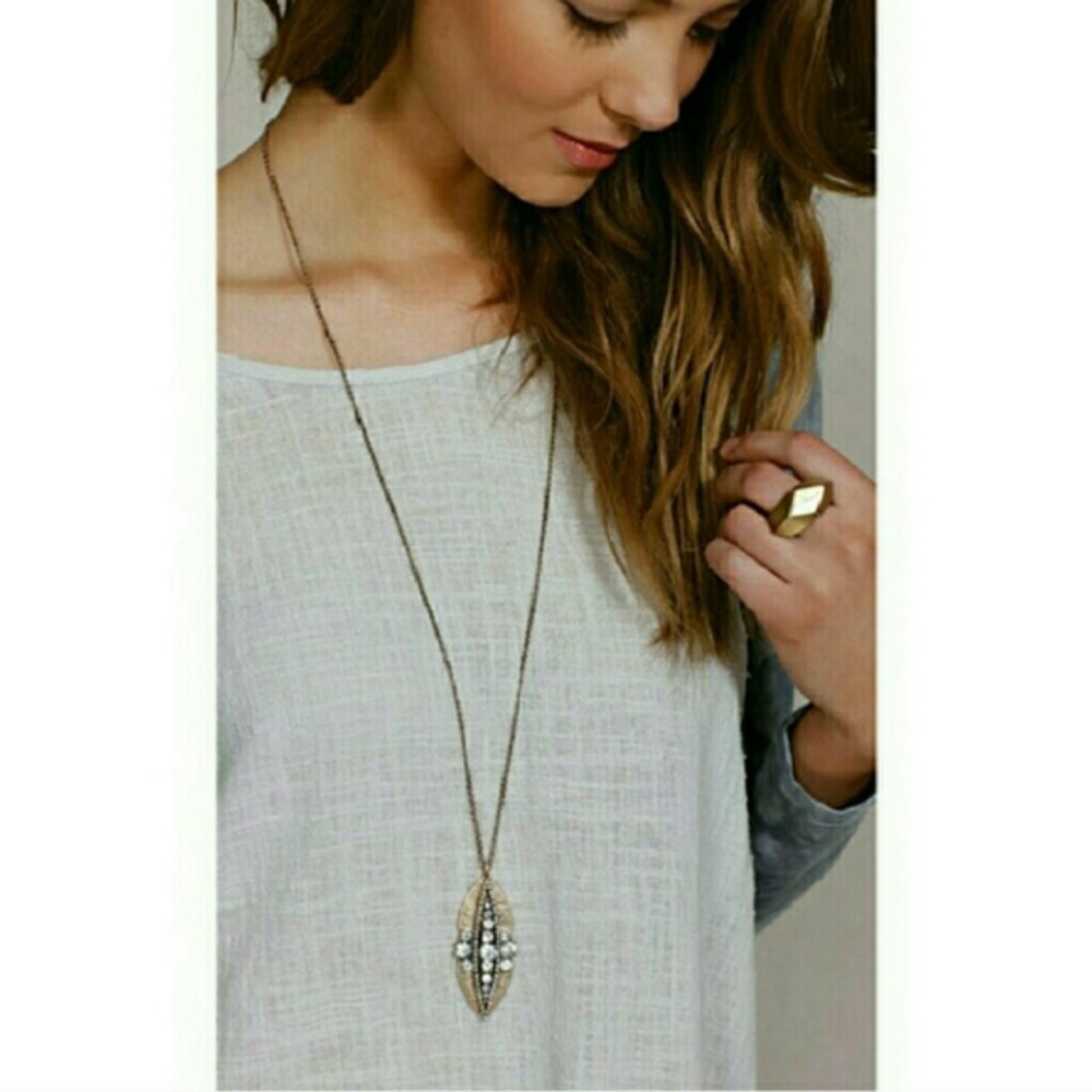Astoria Crystal pendant necklace Gorgeous Athena Sparkling Sage NEW
